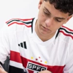 Atacante da base de 16 anos assina contrato com o São Paulo com multa milionária