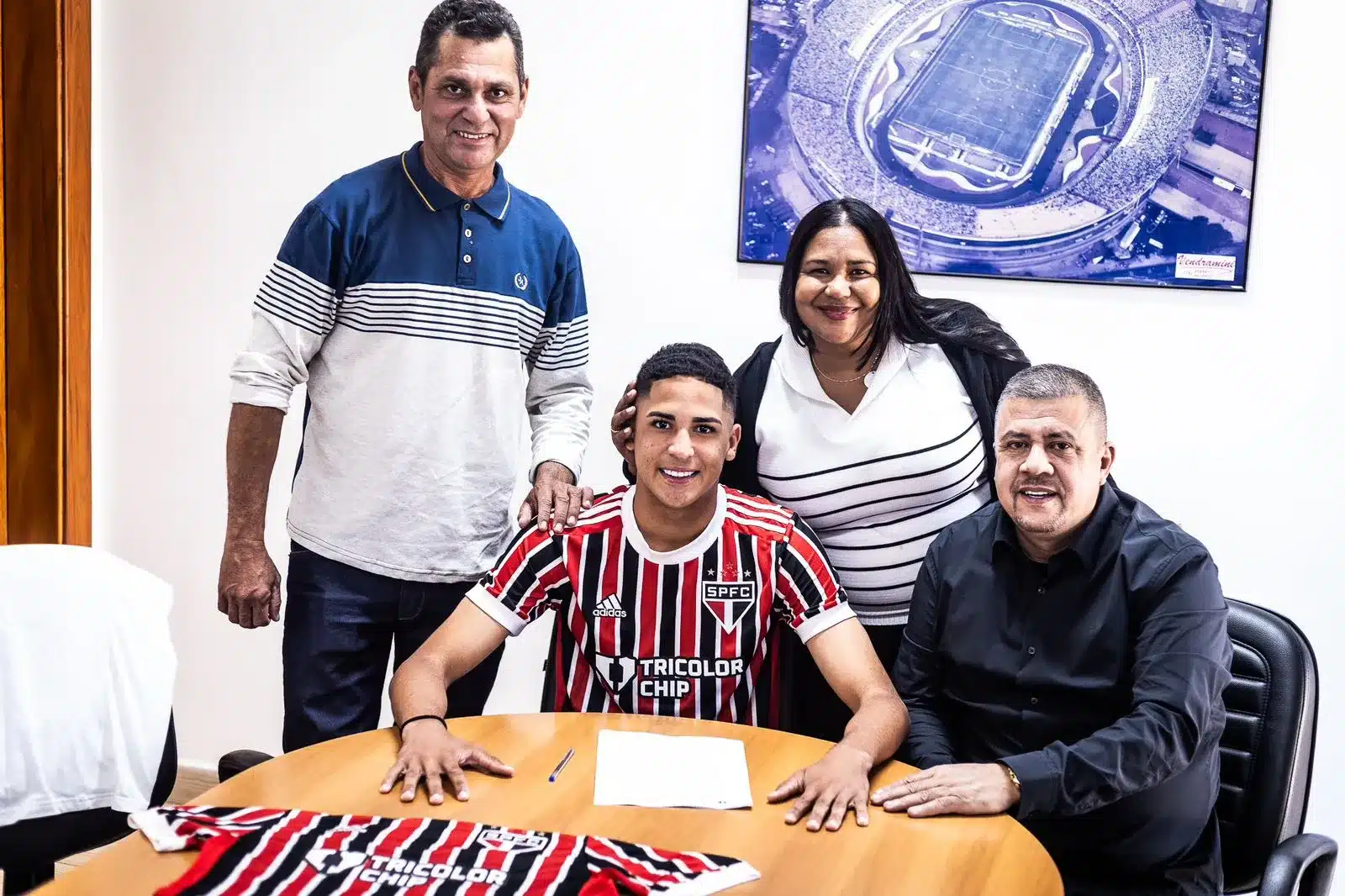 Rickelme, lateral do sub-17, assina contrato com o São Paulo com multa milionária