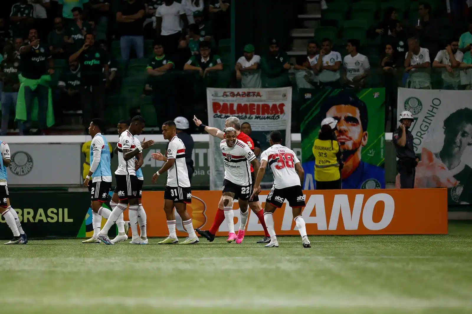 Vitória do SPFC sobre o Palmeiras ainda repercute; ouça a paródia "É preciso saber perder"
