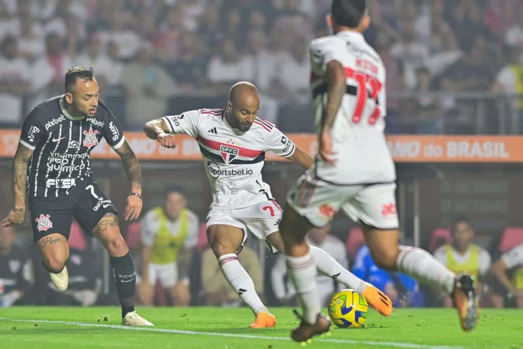 Lucas pelo São Paulo contra o Corinthians pela Copa do Brasil