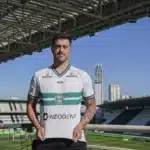 Coritiba contrata zagueiro formado no São Paulo