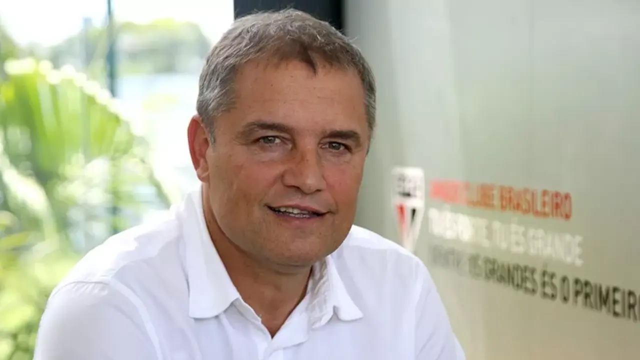 Ex-treinador do São Paulo assume comando técnico do Santos