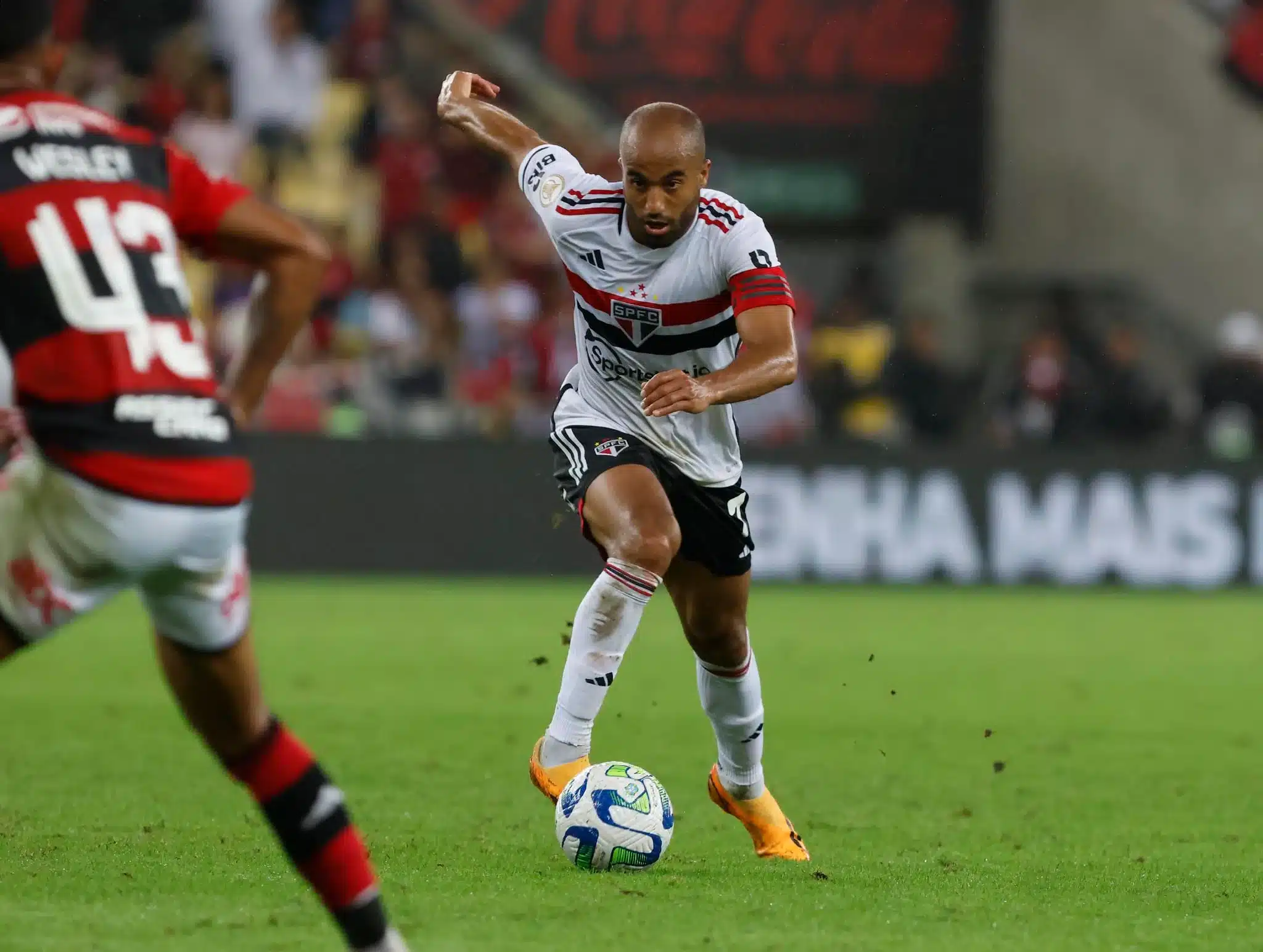 Lucas Moura sobre pênalti marcado para o Flamengo: "Bem duvidoso"