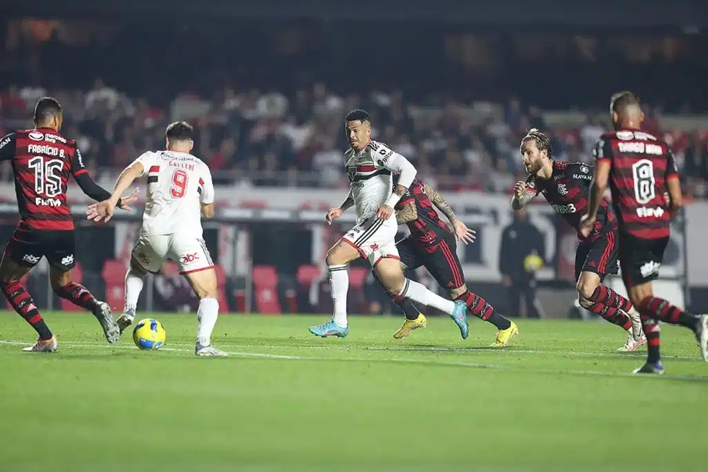 Flamengo x São Paulo: onde assistir, desfalques e prováveis escalações | Brasileirão 2023