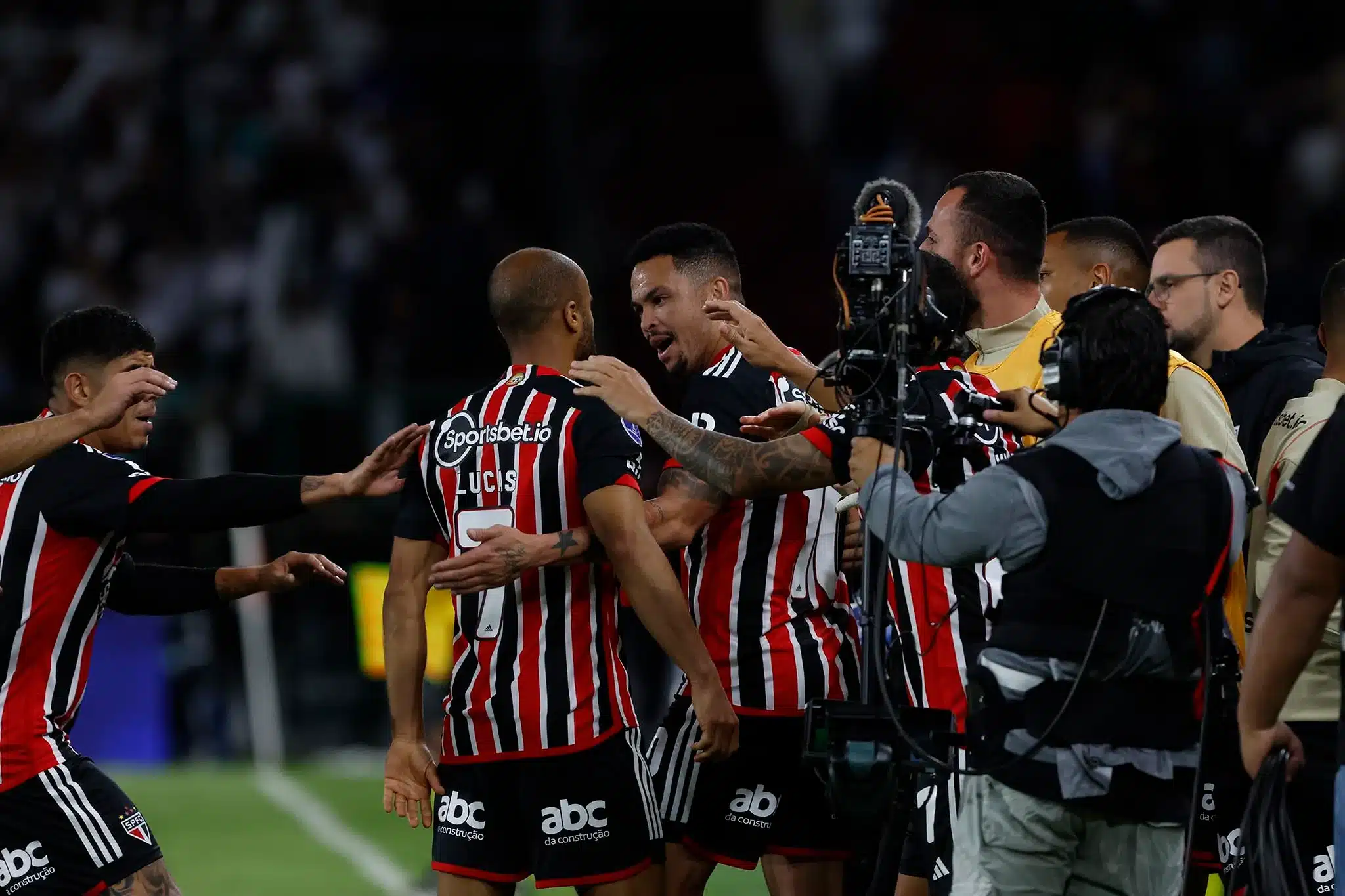 "O São Paulo é o time da fé, não desiste jamais", confira narração do gol de Lucas