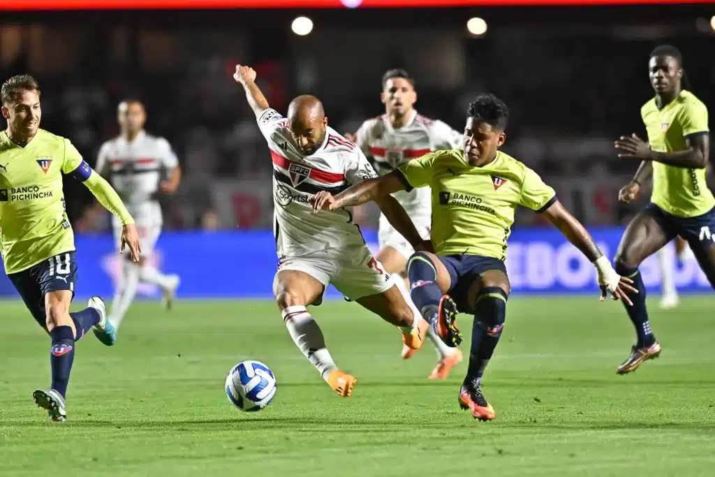 Nos pênaltis, o São Paulo é eliminado pela LDU nas quartas de final da Sul-Americana