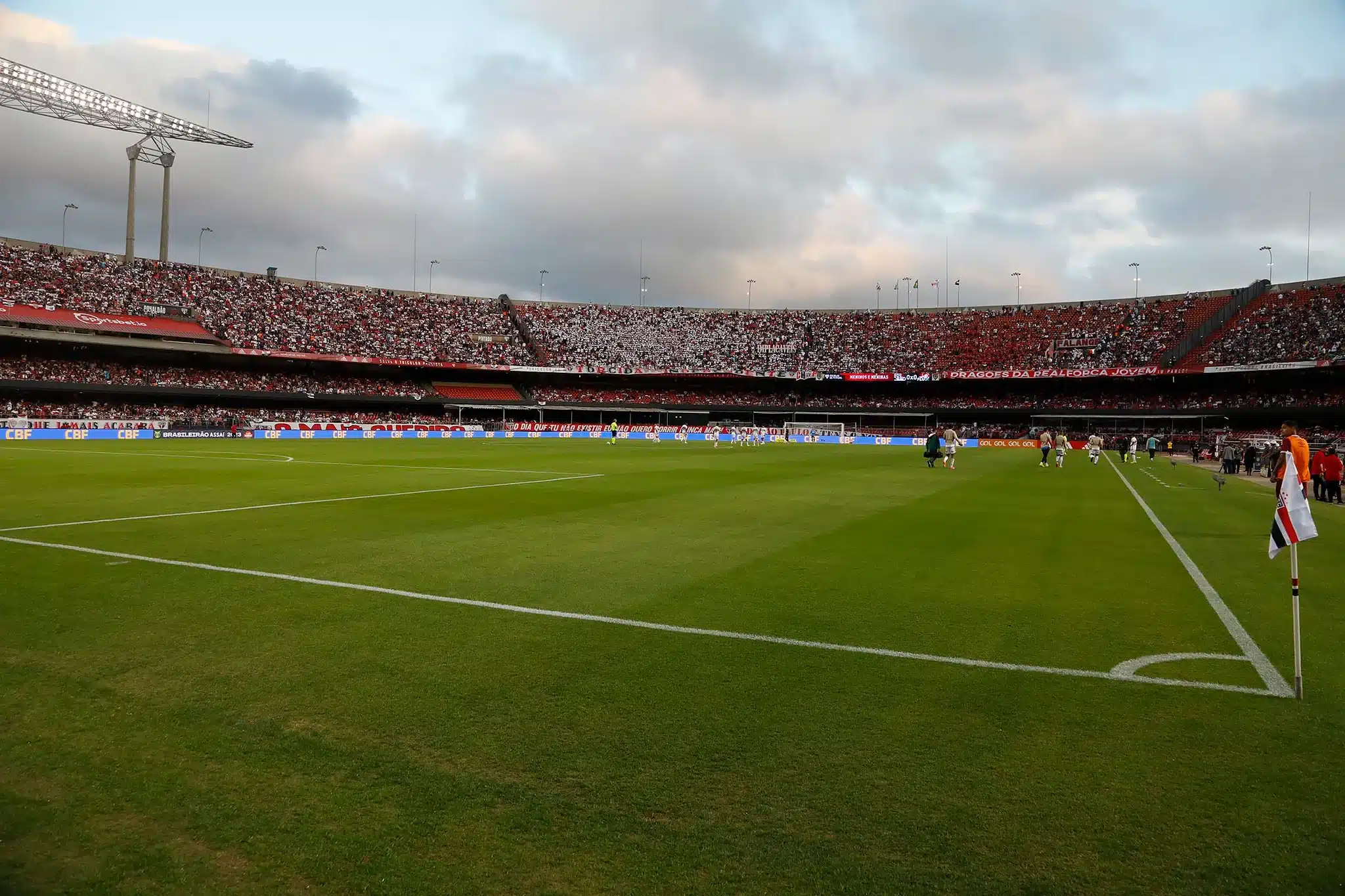 Torcida do São Paulo segue sem atualizações sobre ingressos disponíveis para duelo contra o Corinthians