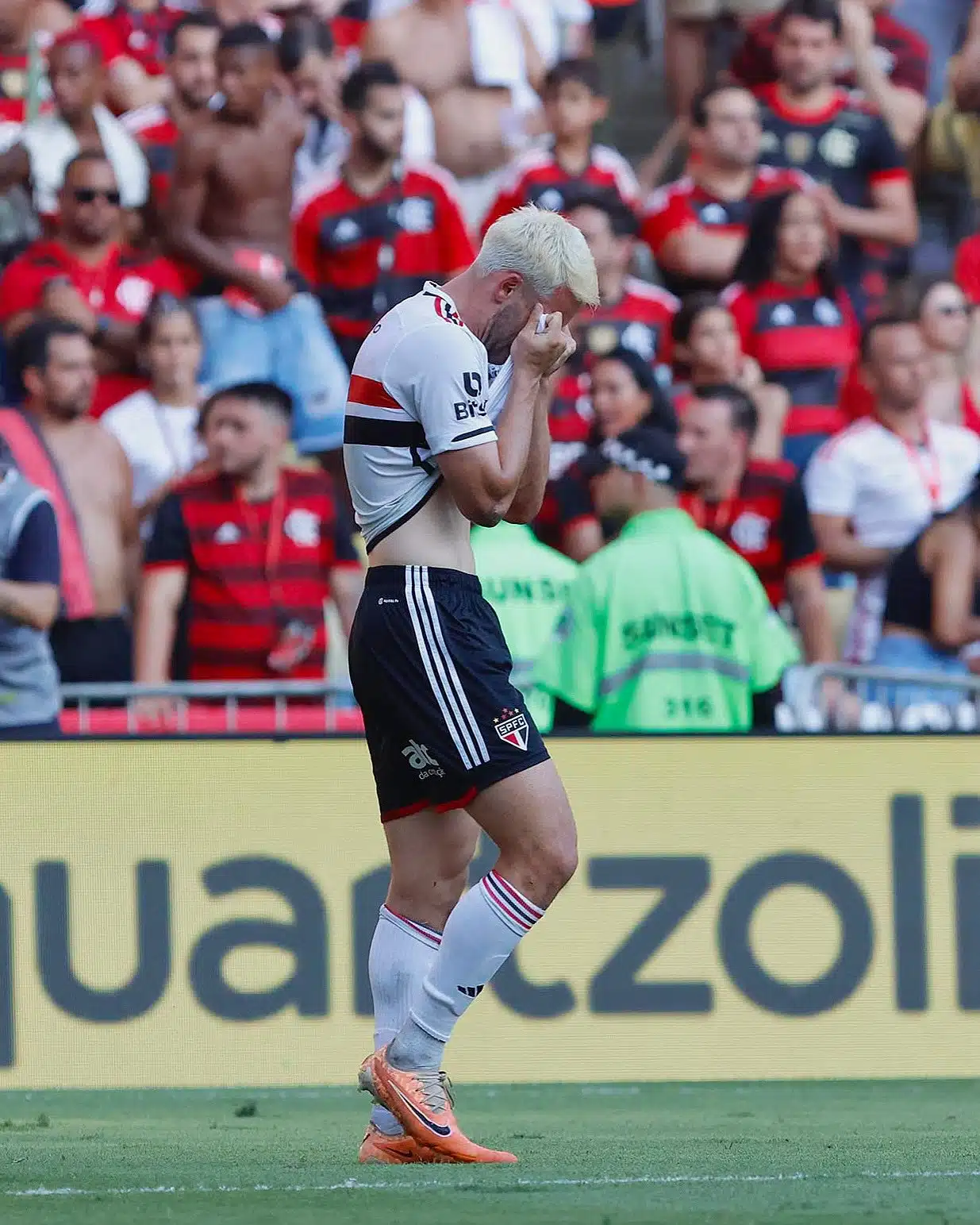 Calleri comemora o gol contra o Flamengo