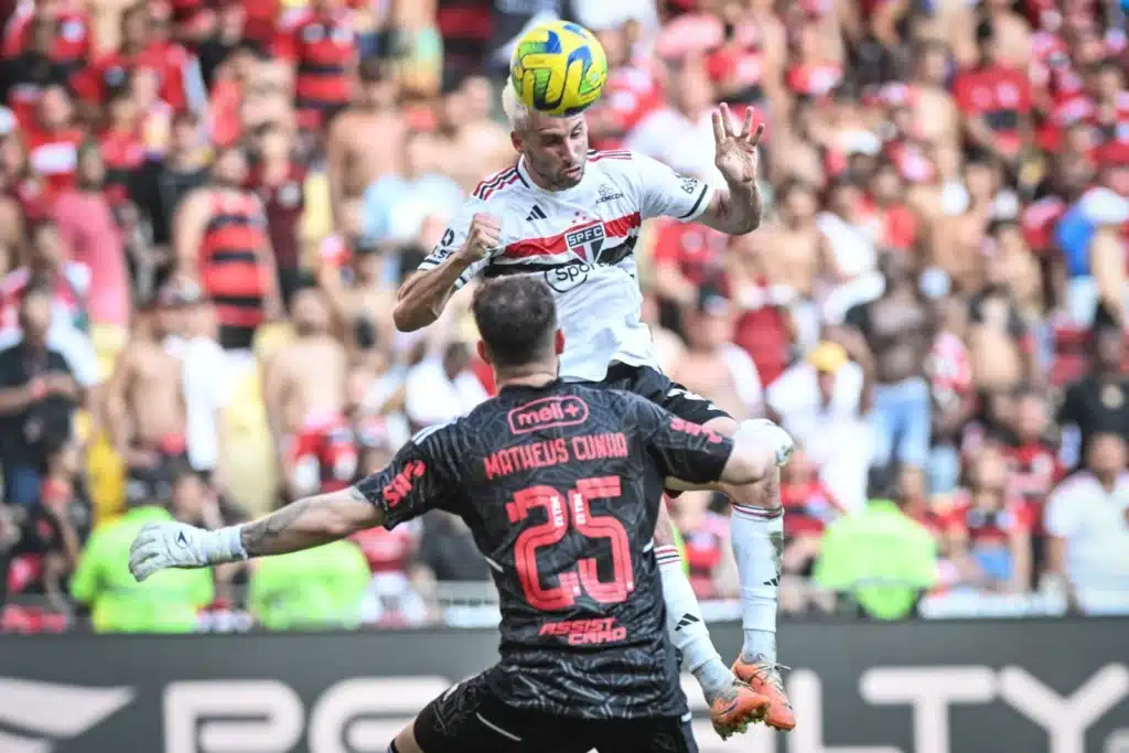 São Paulo vence primeira partida contra o Flamengo