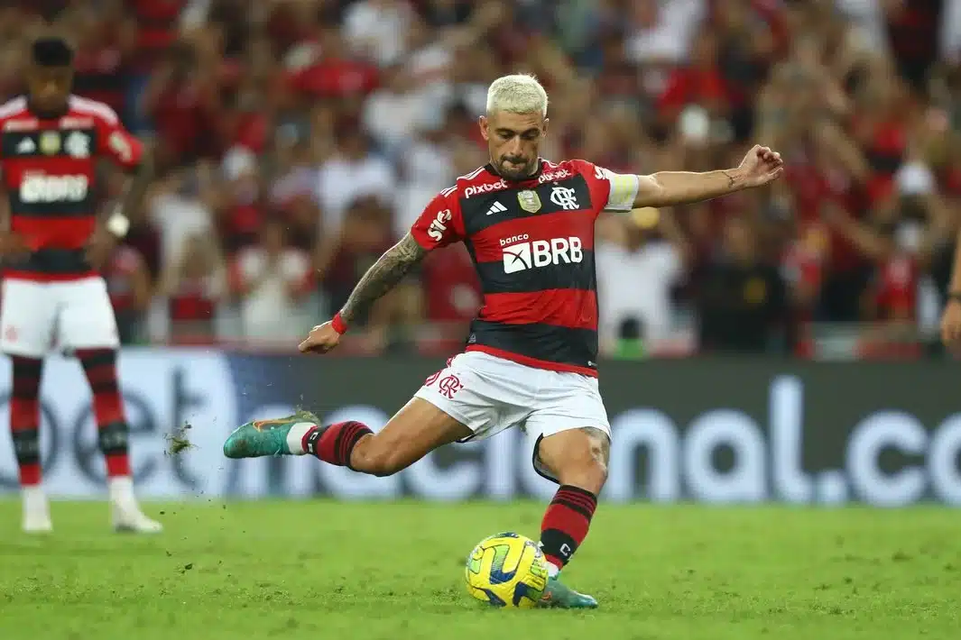 Arrascaeta e Luiz Araújo podem reforçar o Flamengo contra o São Paulo
