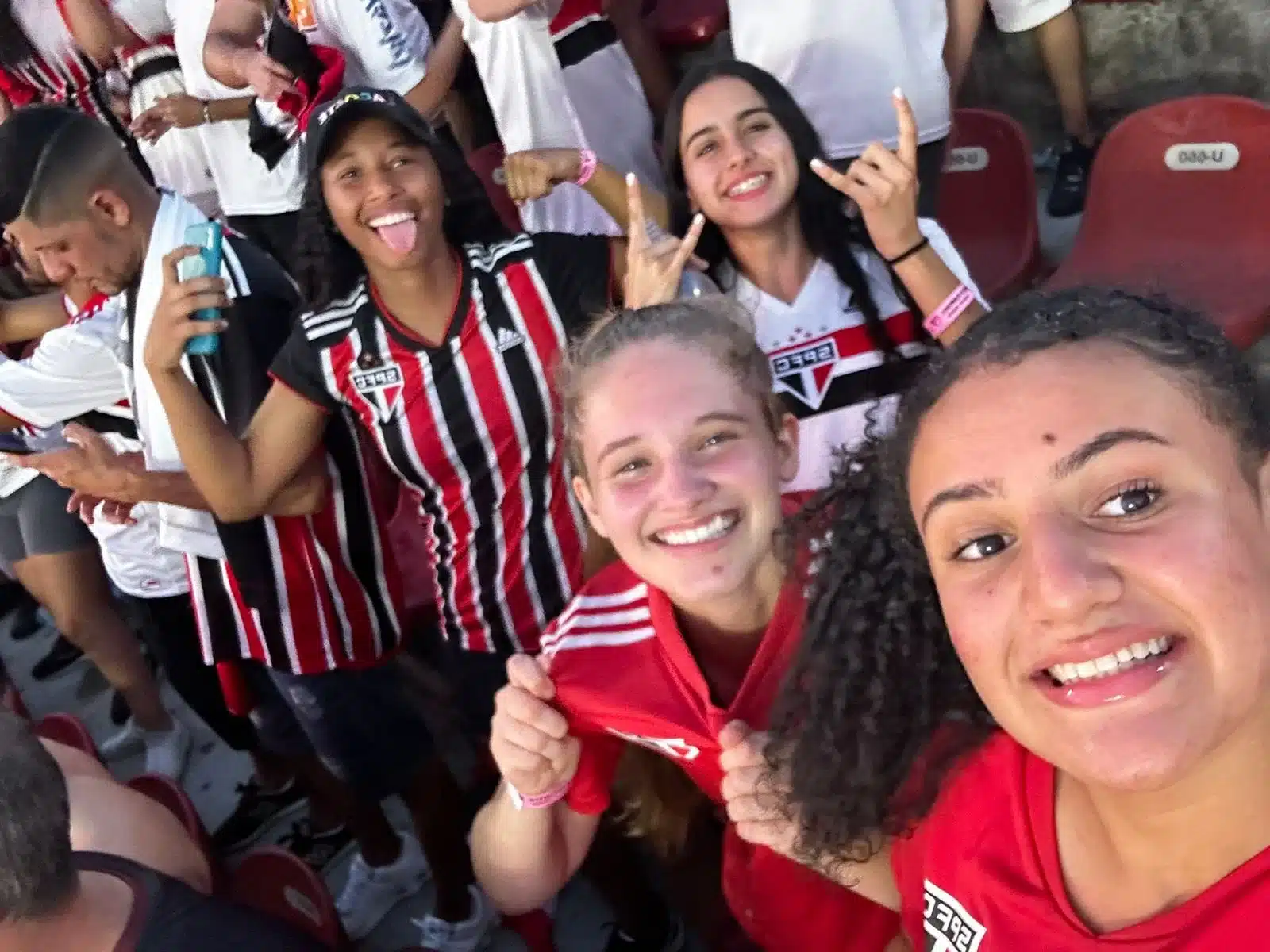 Equipe feminina do São Paulo comemora título da Copa do Brasil