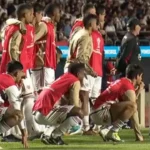Veja a reação dos jogadores do São Paulo no banco de reservas com a eliminação para a LDU