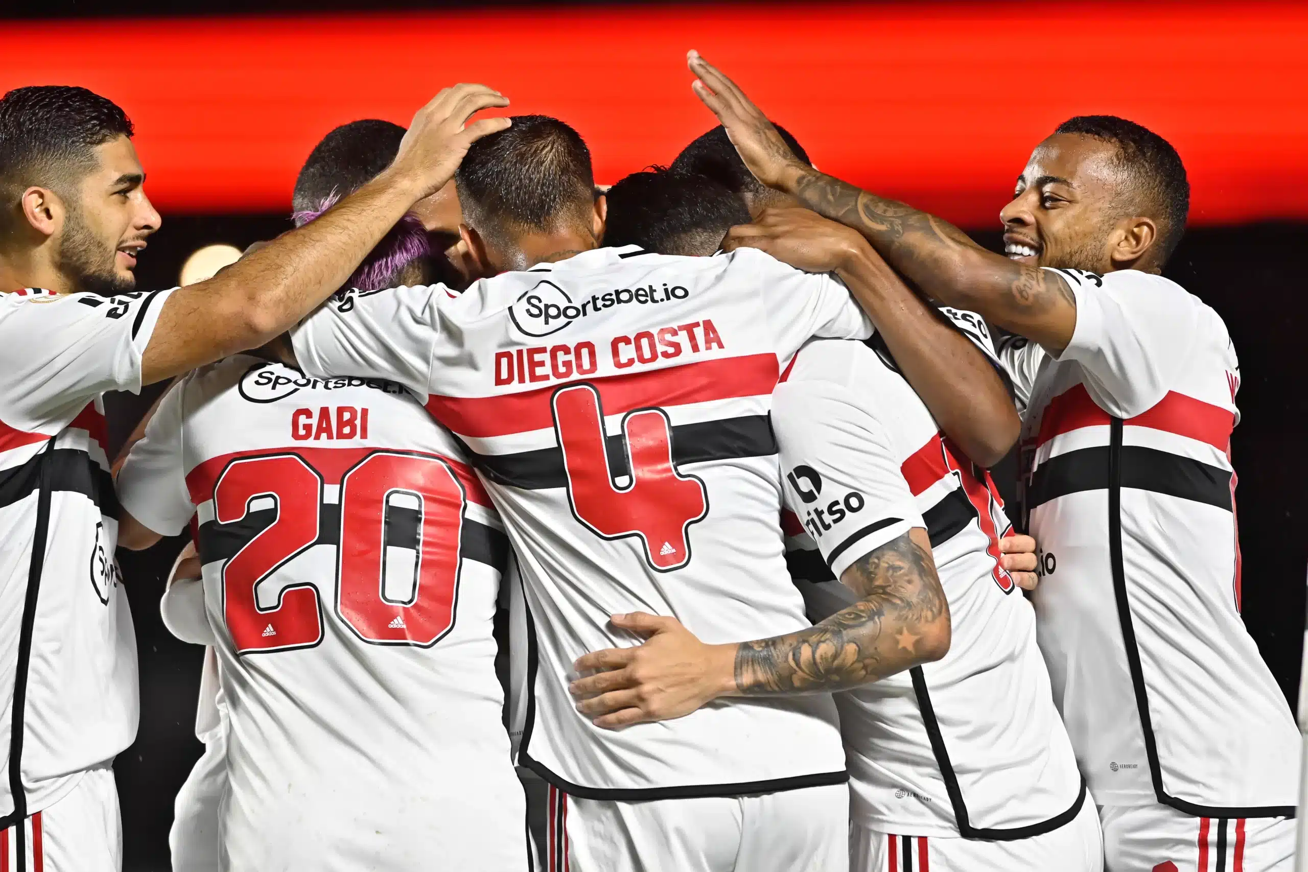 São Paulo volta a vencer no Brasileirão após oito rodadas