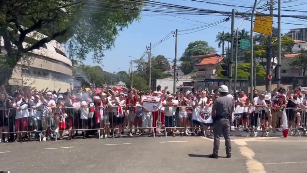 Chegada do São Paulo para a final da Copa do Brasil no Morumbi: assista ao vivo