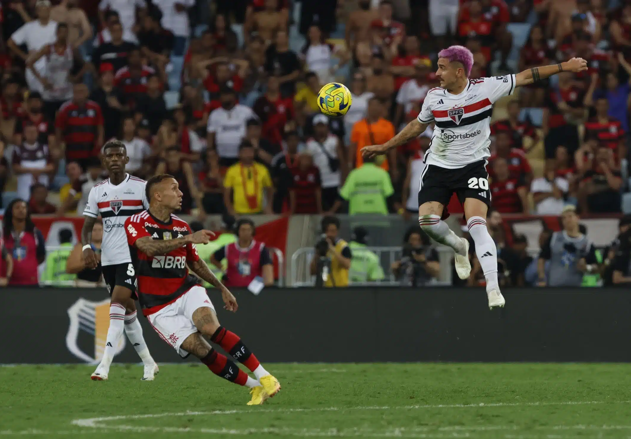 Gabi Neves é absolvido no STJD por expulsão contra o Flamengo
