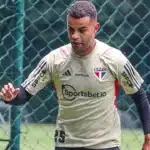 Preocupação no SPFC: Alisson deixa gramado com dores e vira dúvida contra o Cruzeiro
