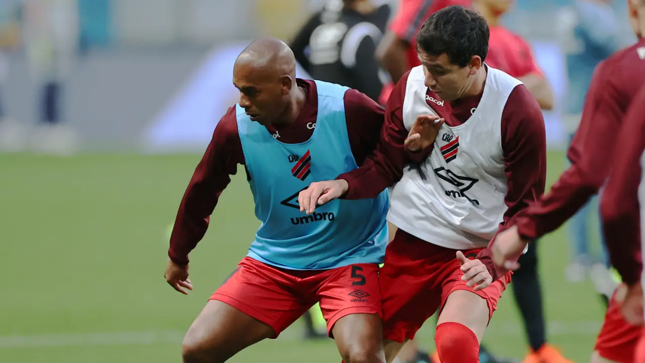 Athletico-PR ganha importante desfalque para jogo contra o São Paulo