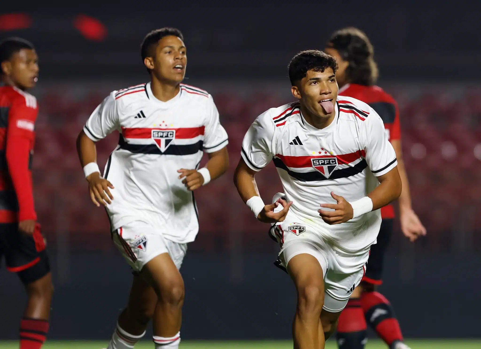 Assista aos golaços do São Paulo contra o Flamengo na semi do Brasileiro Sub-17