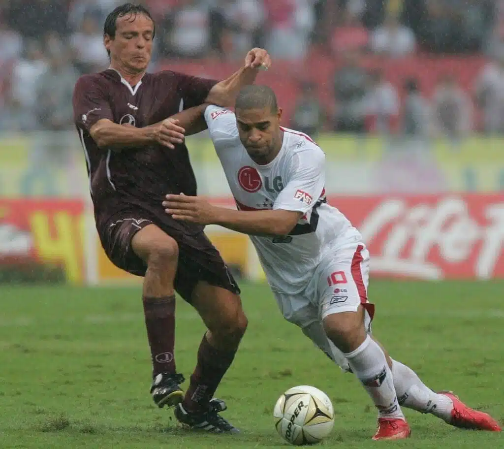 Adriano Imperador contra Fernando Diniz em 2008