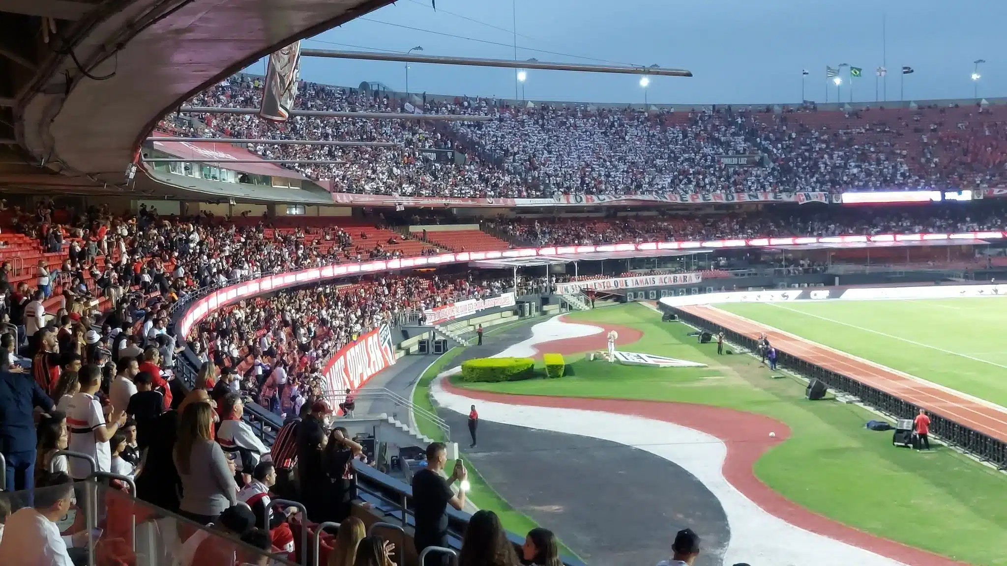 Show de horrores! São Paulo e Cuiabá empatam sem gols no Morumbi