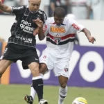 Lateral-esquerdo Júnior Cesar em sua passagem pelo São Paulo