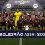 São Paulo no empate contra o Santos na Vila Belmiro