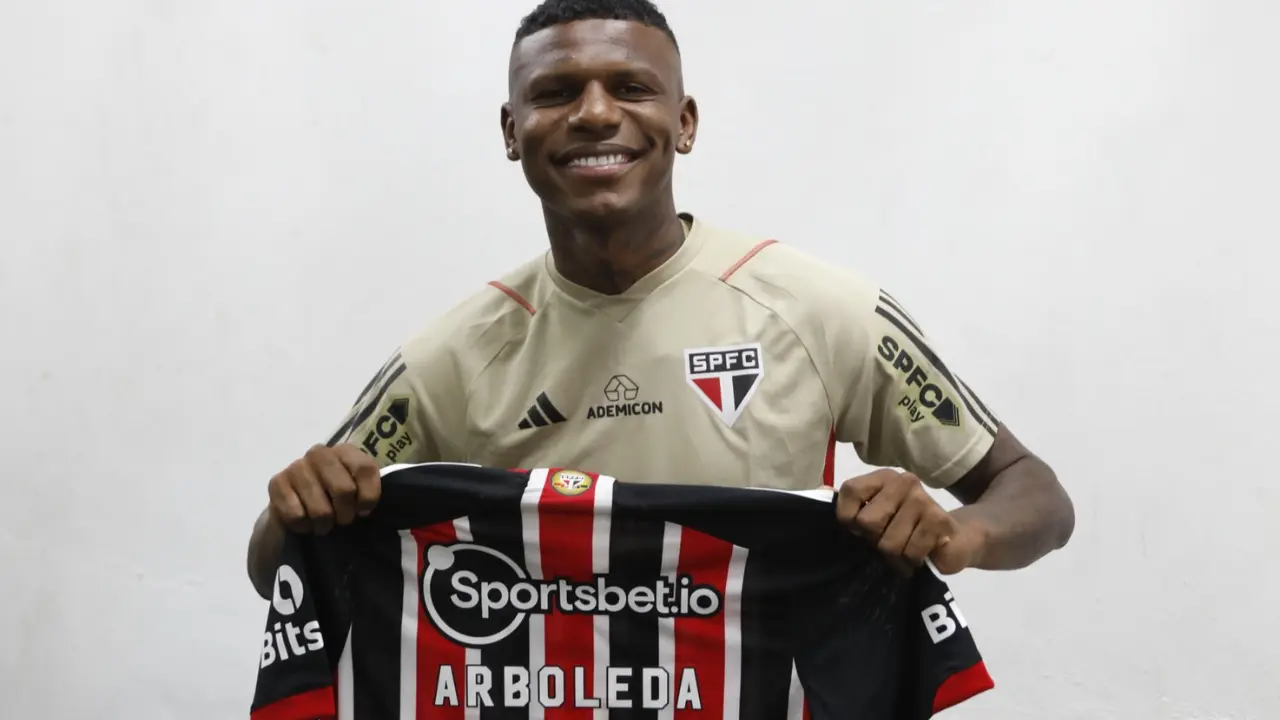 Arboleda completa 250 jogos pelo São Paulo