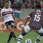 Rafinha reclama da arbitragem em jogo do São Paulo: "O jogo estava bom até..."