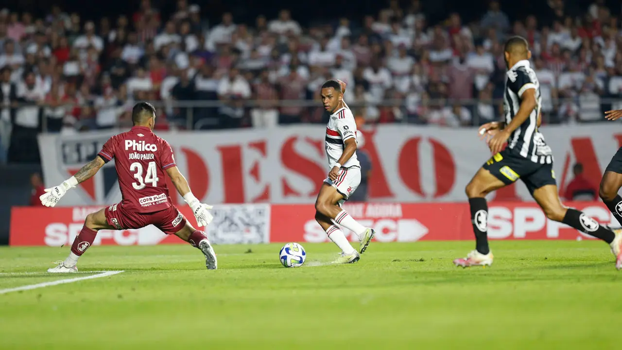 O São Paulo está escalado para disputar o último clássico do ano; veja o time titular