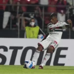 São Paulo negocia o empréstimo do volante Léo Silva com time carioca