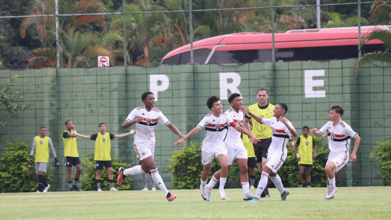 Sub-15 do São Paulo avança à semifinal da Copa Votorantim e enfrenta o Cruzeiro