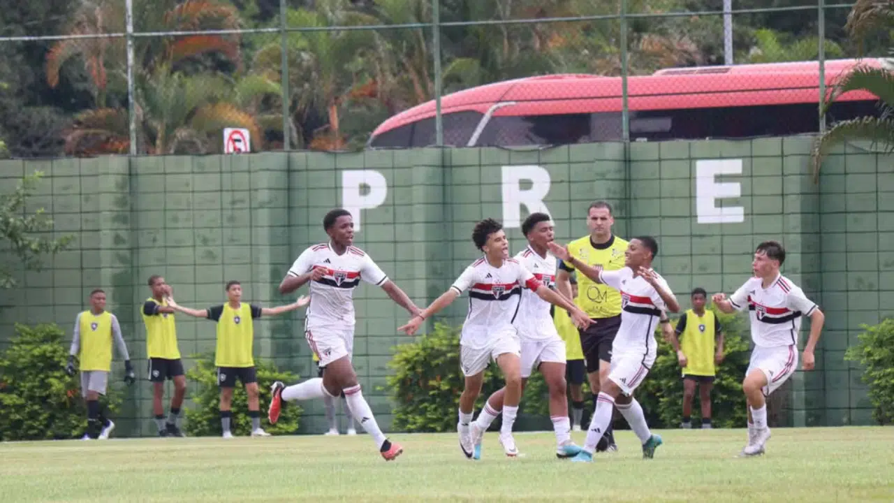 Sub-15 do São Paulo avança à semifinal da Copa Votorantim e enfrenta o Cruzeiro