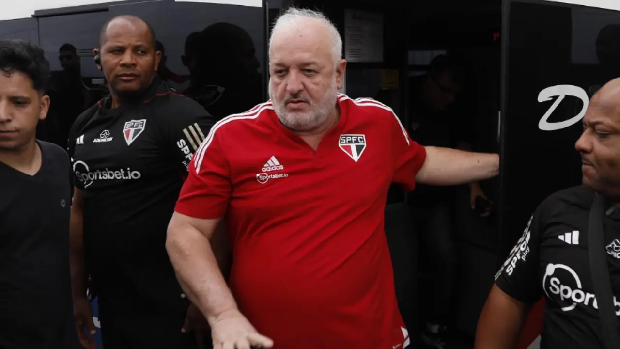 Diretor do São Paulo afirma: "A ideia é ter um time melhor neste ano"