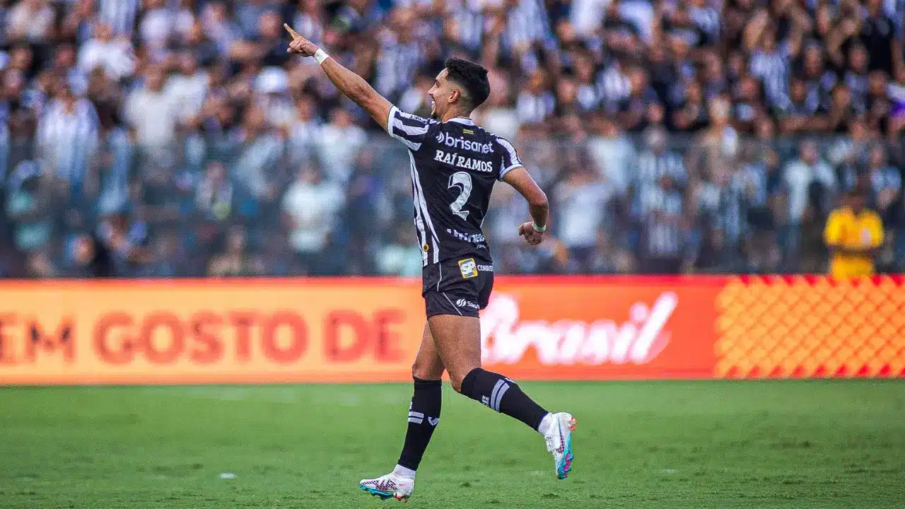 Lateral emprestado pelo São Paulo marca em vitória do Ceará