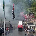 Veja a festa da torcida do São Paulo para a chegada do ônibus da delegação no MorumBIS
