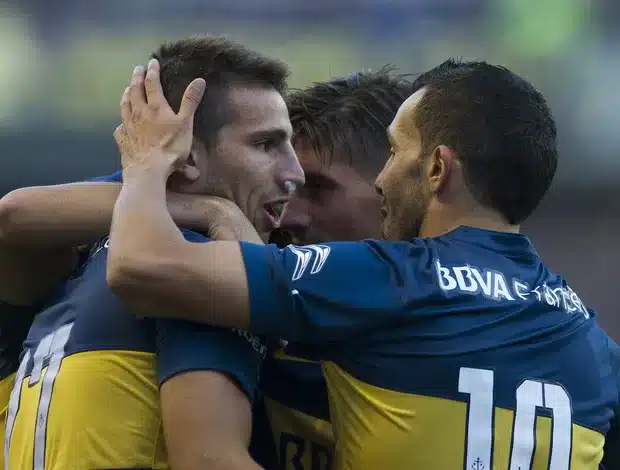 Torcedores relembram golaço de Calleri pelo Boca em 2015