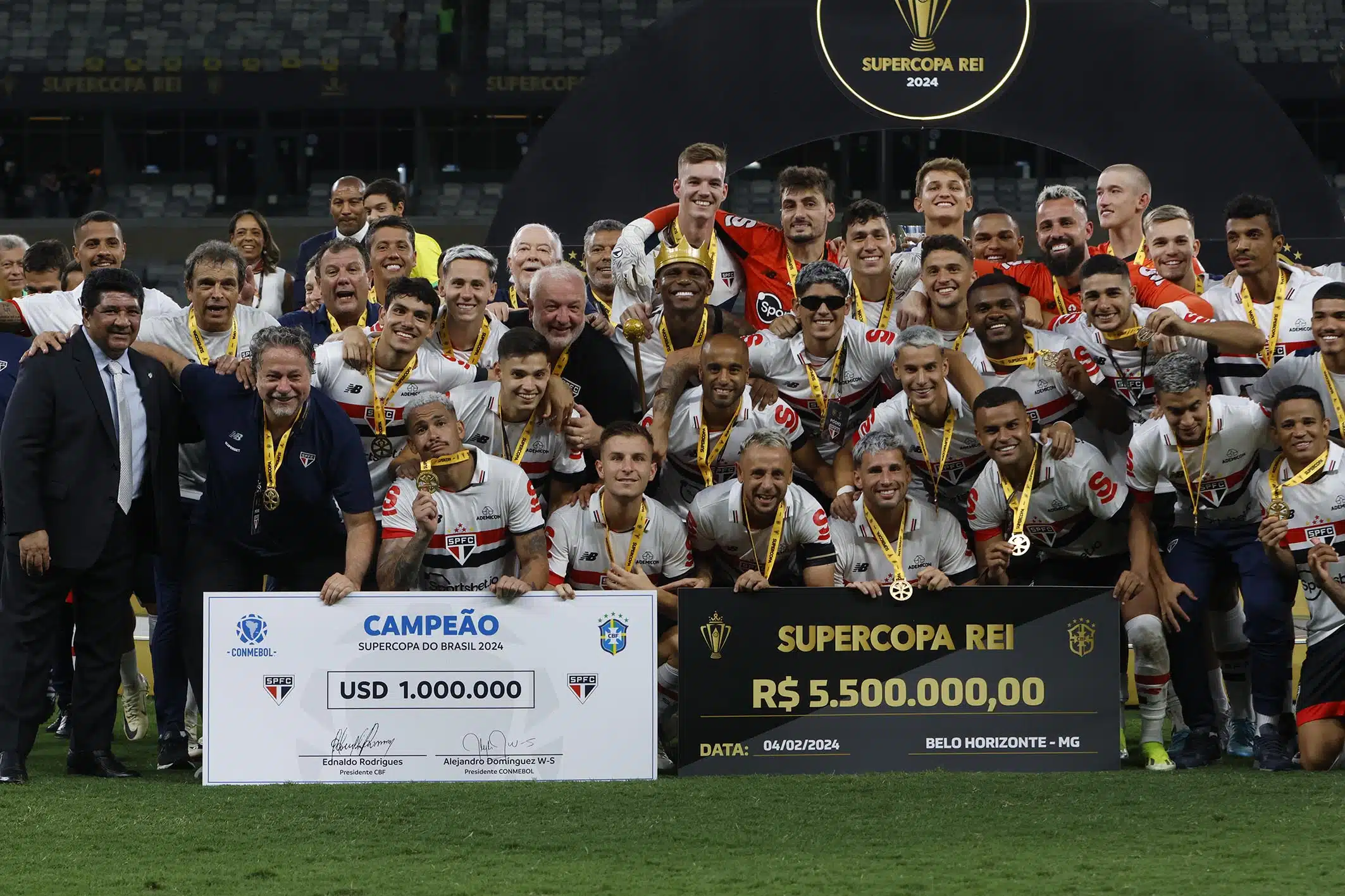CONMEBOL e CBF premiam São Paulo pela conquista da Supercopa Rei