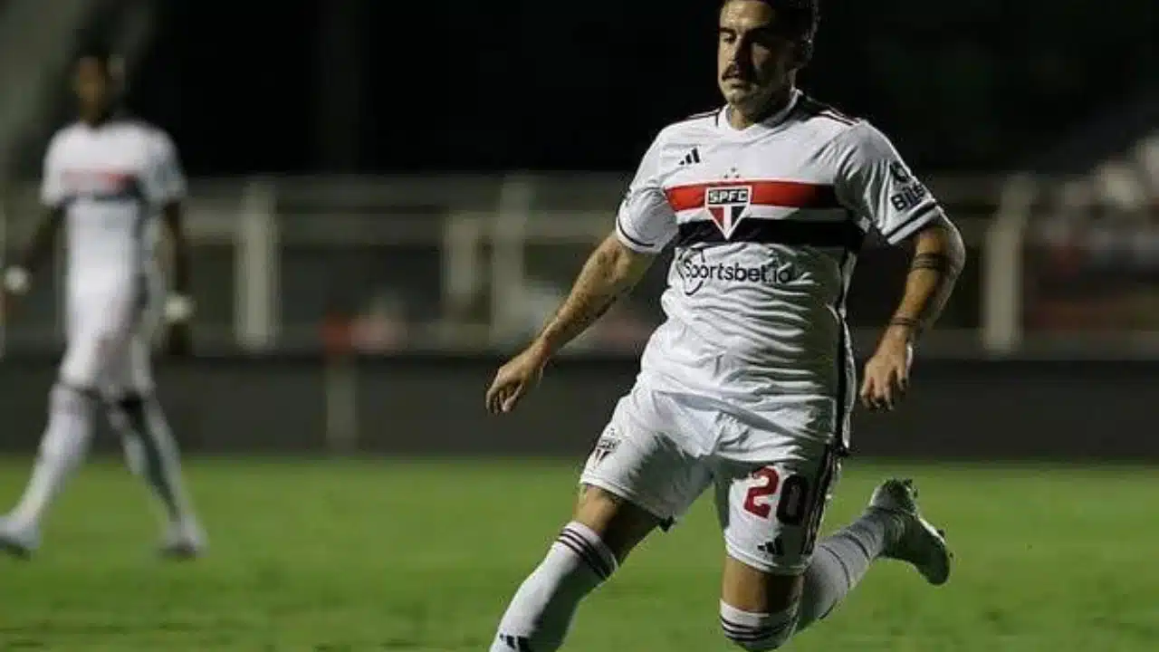 Gabriel Neves marca primeiro gol pelo Independiente