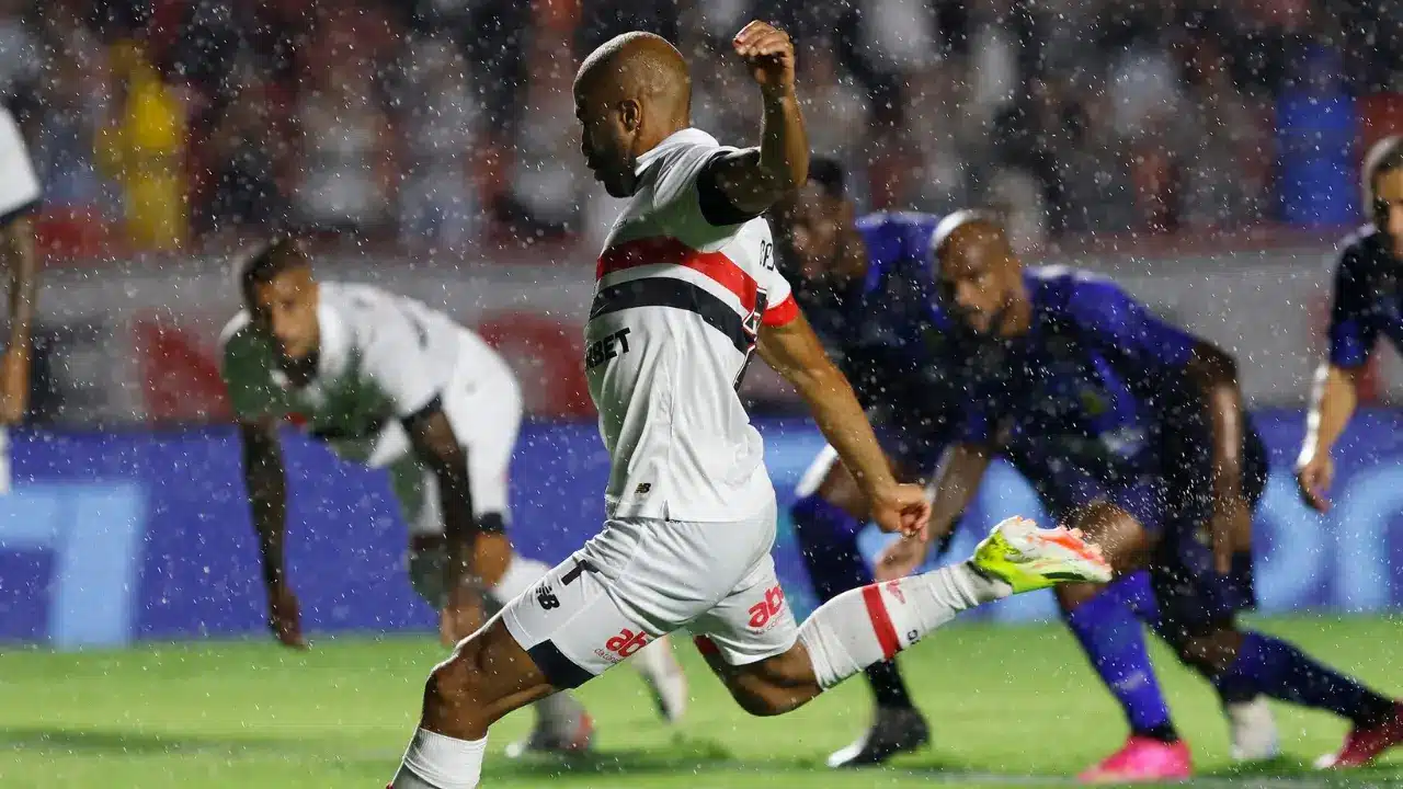 Lucas ainda é dúvida para a Supercopa; confira a provável escalação do São Paulo