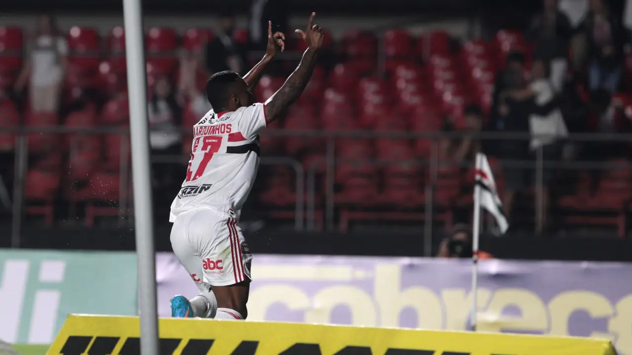 Ex-atacante do São Paulo é anunciado pelo Fluminense
