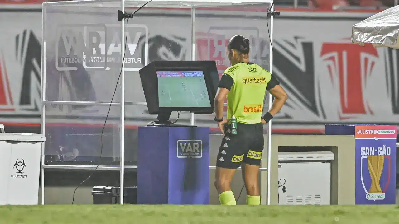 Veja os dois gols do São Paulo anulados na derrota para o Santos