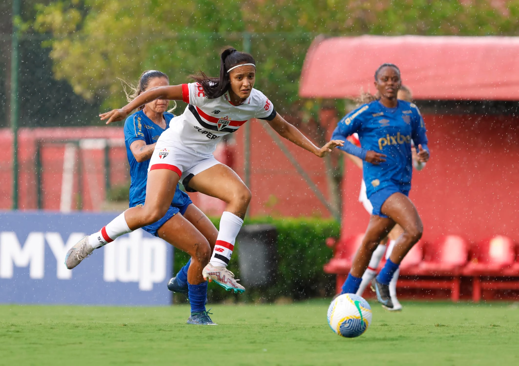 Jogadora do São Paulo expressa sentimento em disputar pela primeira vez o Brasileirão Feminino