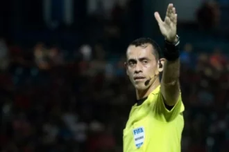 Arbitro de São Paulo e Barcelona já foi suspenso por usar "VAR Caseiro"