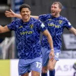 Gabriel Sara marca e mantém Norwich na briga pela Premier League