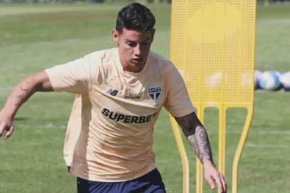 James participa de treinos em preparação do São Paulo para enfrentar o Palmeiras