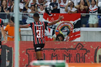 Atacante do São Paulo volta a marcar dois gols em um jogo após três anos