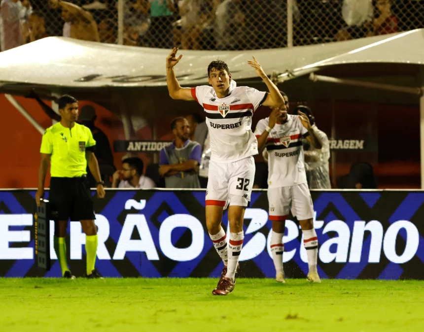 Ferraresi marca seu primeiro gol pelo São Paulo e faz história