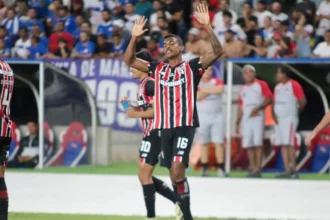 Luiz Gustavo celebra volta: "Quero ajudar o São Paulo"