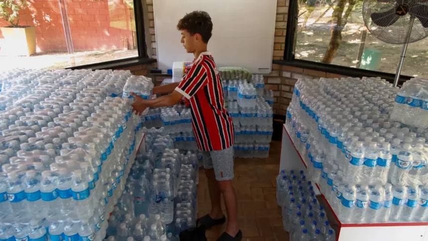 Elencos do Sub-17 e Sub-20 do São Paulo arrecadam doações para ajudar o RS