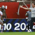 Comemorações de Zubeldía em gols do São Paulo viralizam; assista